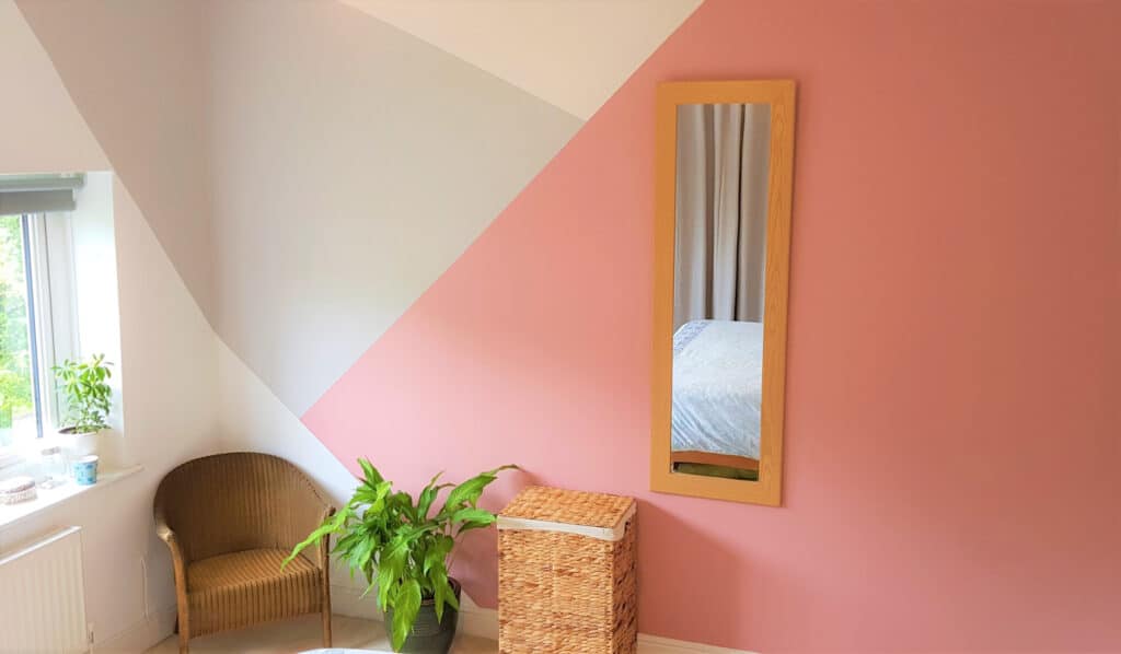 th painted geometric pattern