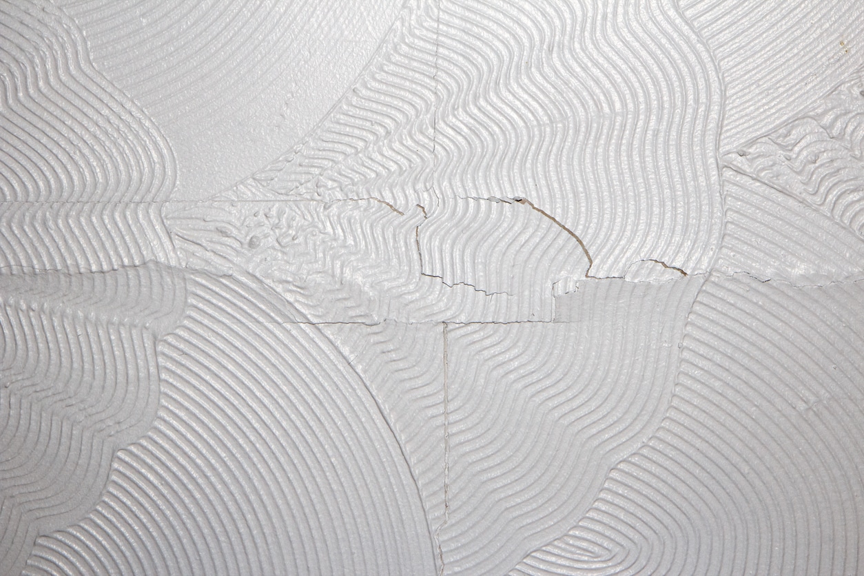 Artex ceiling cracking and breaking on the plaster board joins.